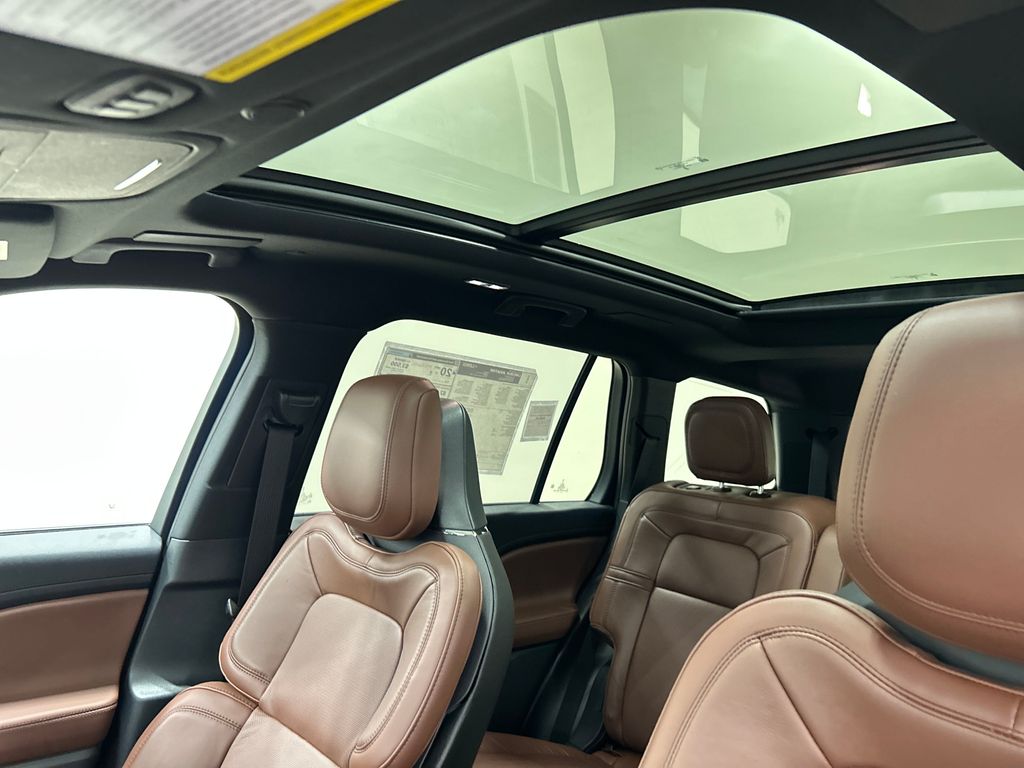 new 2025 Lincoln Aviator car, priced at $71,522