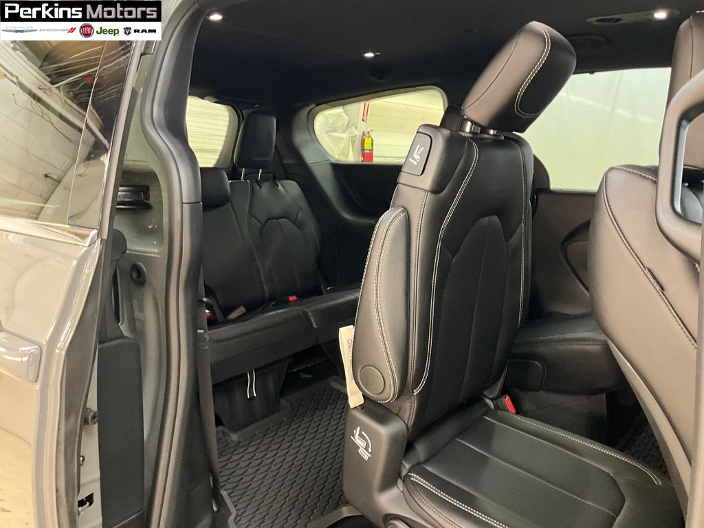 new 2025 Chrysler Pacifica car, priced at $37,864