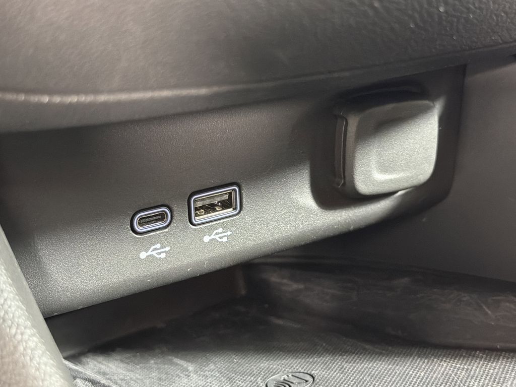 new 2025 Buick Envista car, priced at $24,280