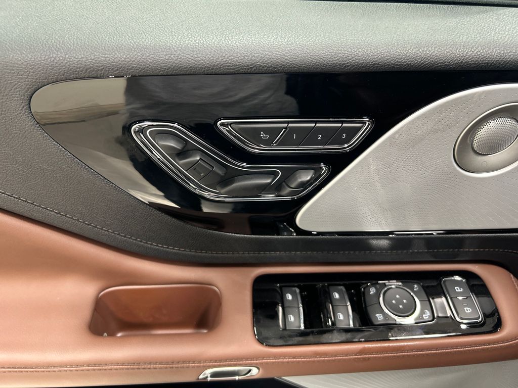 new 2025 Lincoln Aviator car, priced at $71,522