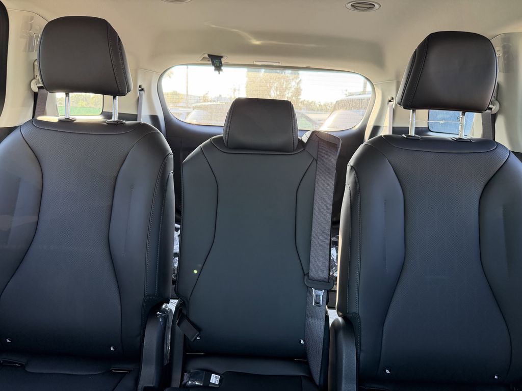 new 2026 Kia Carnival Hybrid car, priced at $38,702