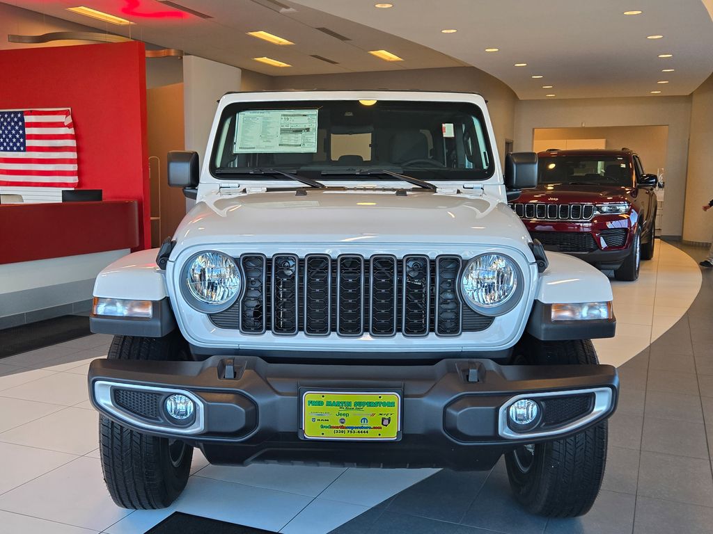new 2025 Jeep Gladiator car, priced at $42,434