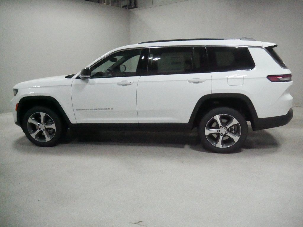 new 2024 Jeep Grand Cherokee L car, priced at $48,325