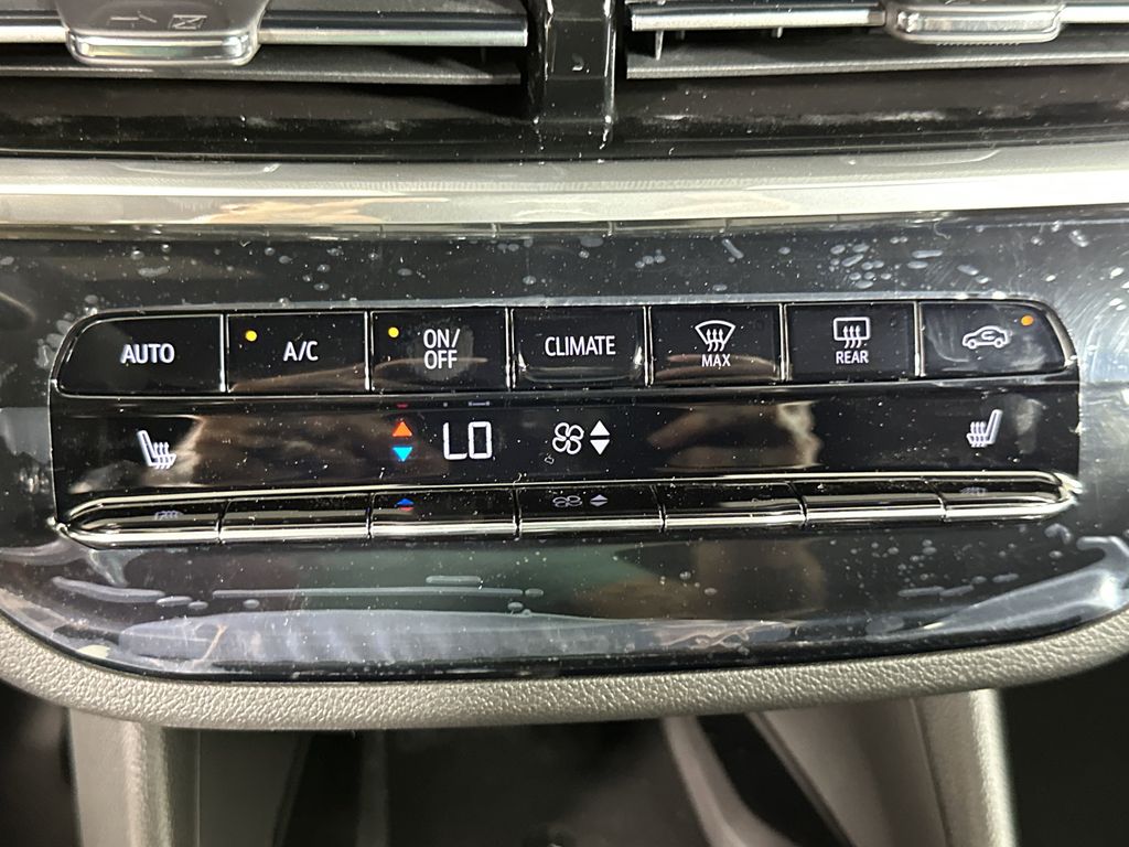 new 2025 Buick Envista car, priced at $31,685