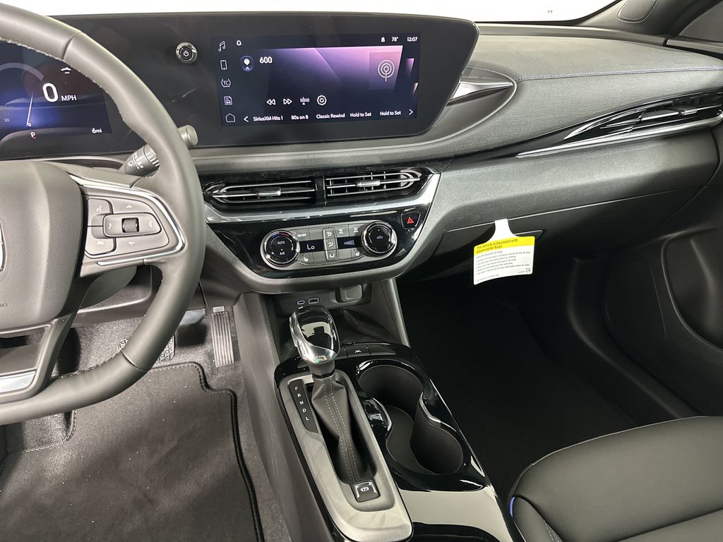 new 2025 Buick Envista car, priced at $29,570
