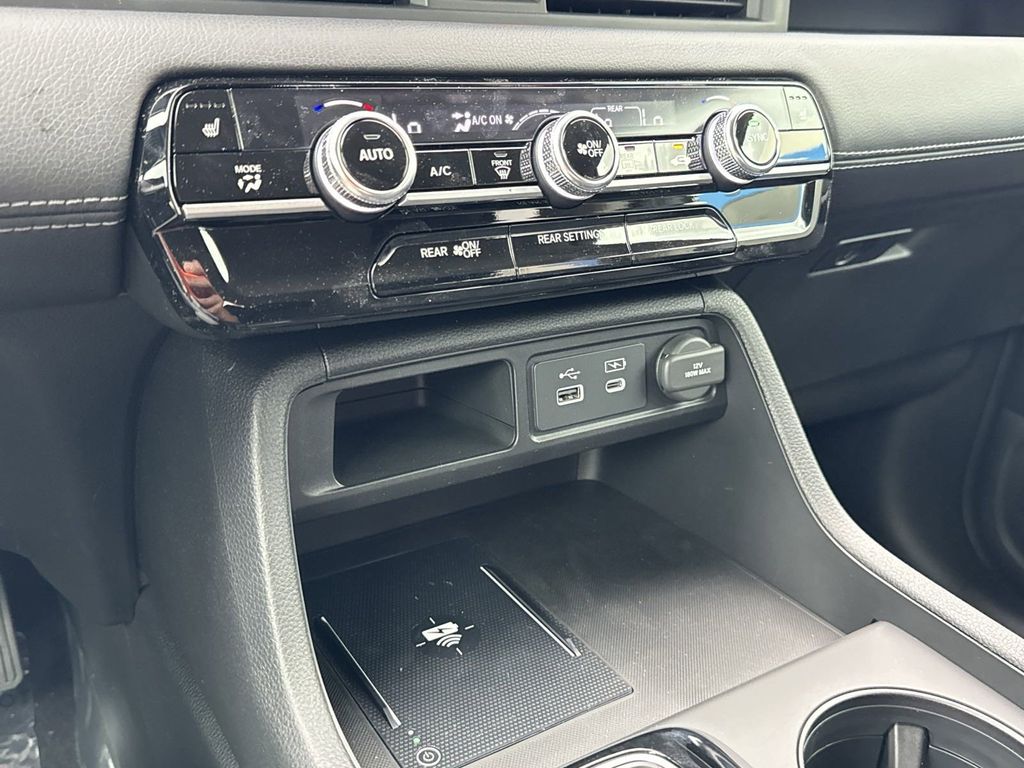 new 2025 Honda Pilot car, priced at $44,573