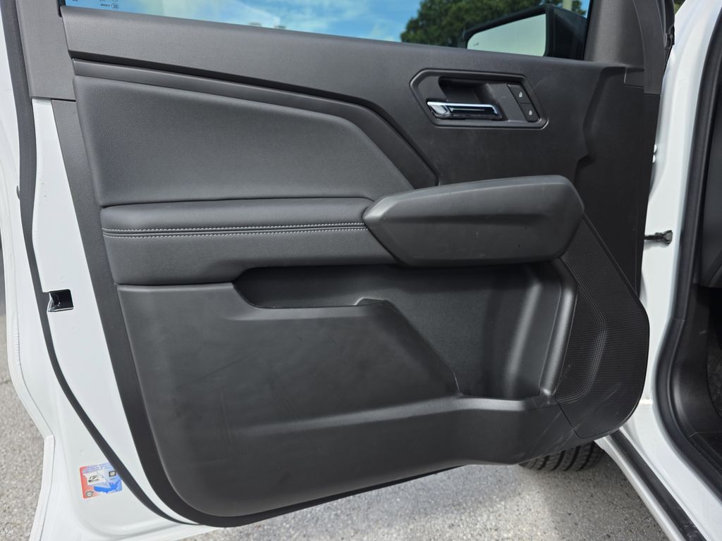 new 2025 Chevrolet Colorado car, priced at $30,400