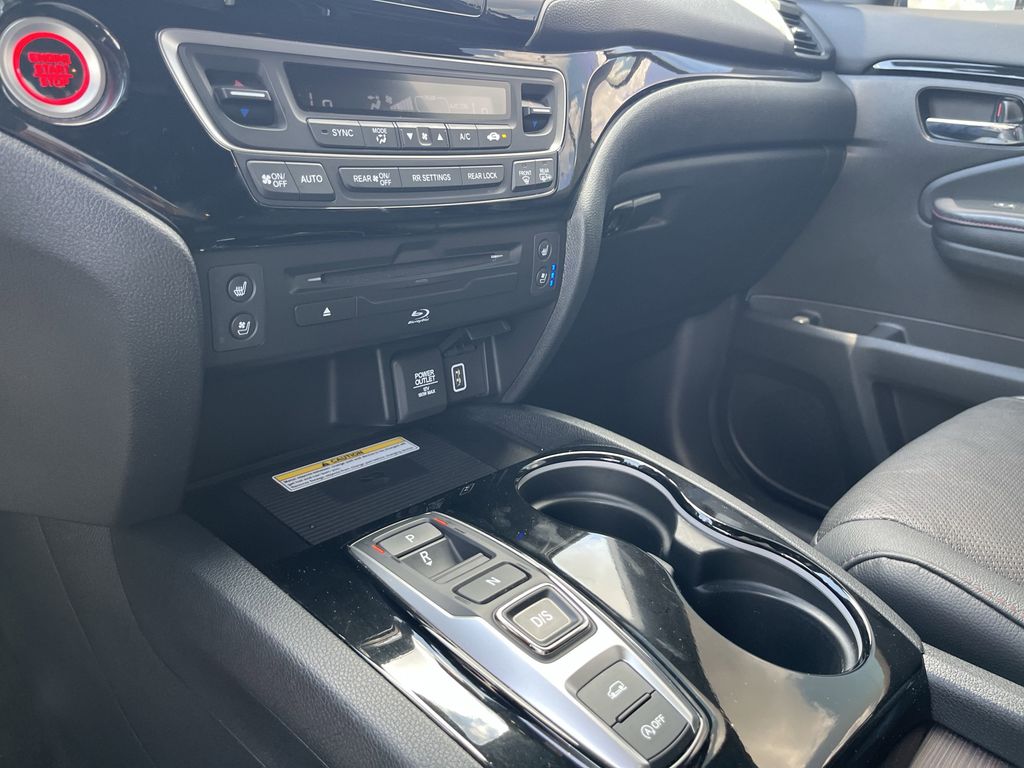 used 2022 Honda Pilot car, priced at $35,995