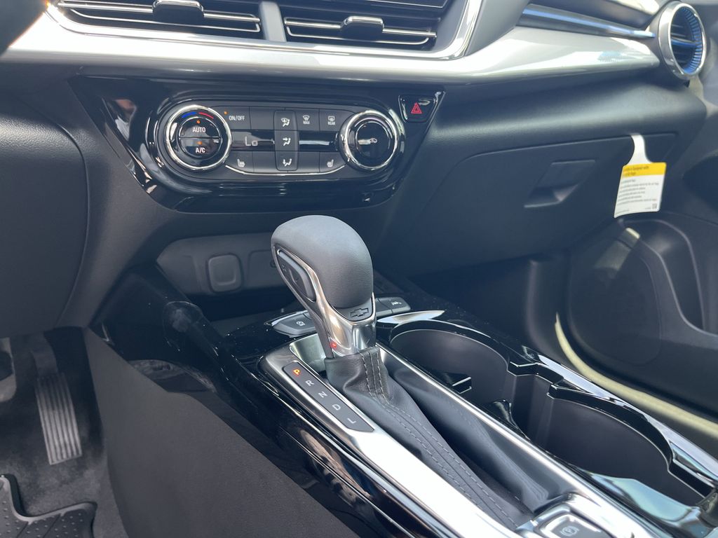 new 2025 Chevrolet Trax car, priced at $22,728