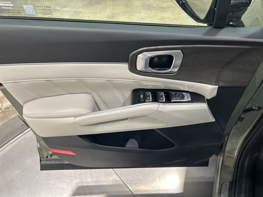 new 2025 Kia Sorento car, priced at $40,122