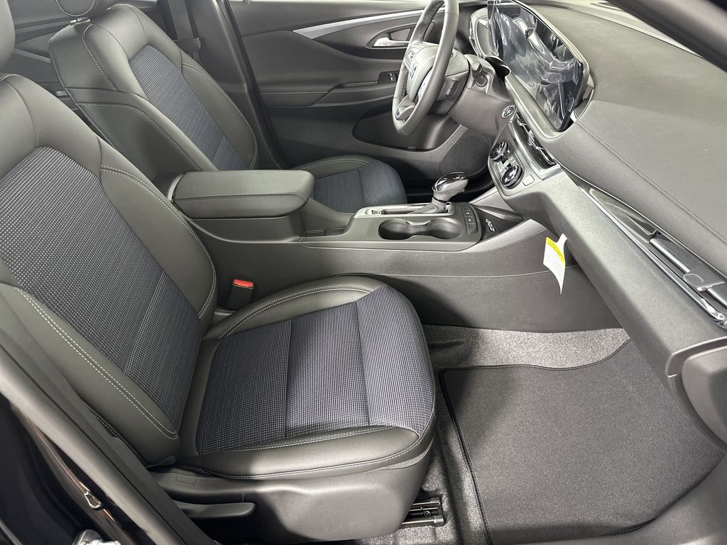 new 2025 Buick Envista car, priced at $27,375