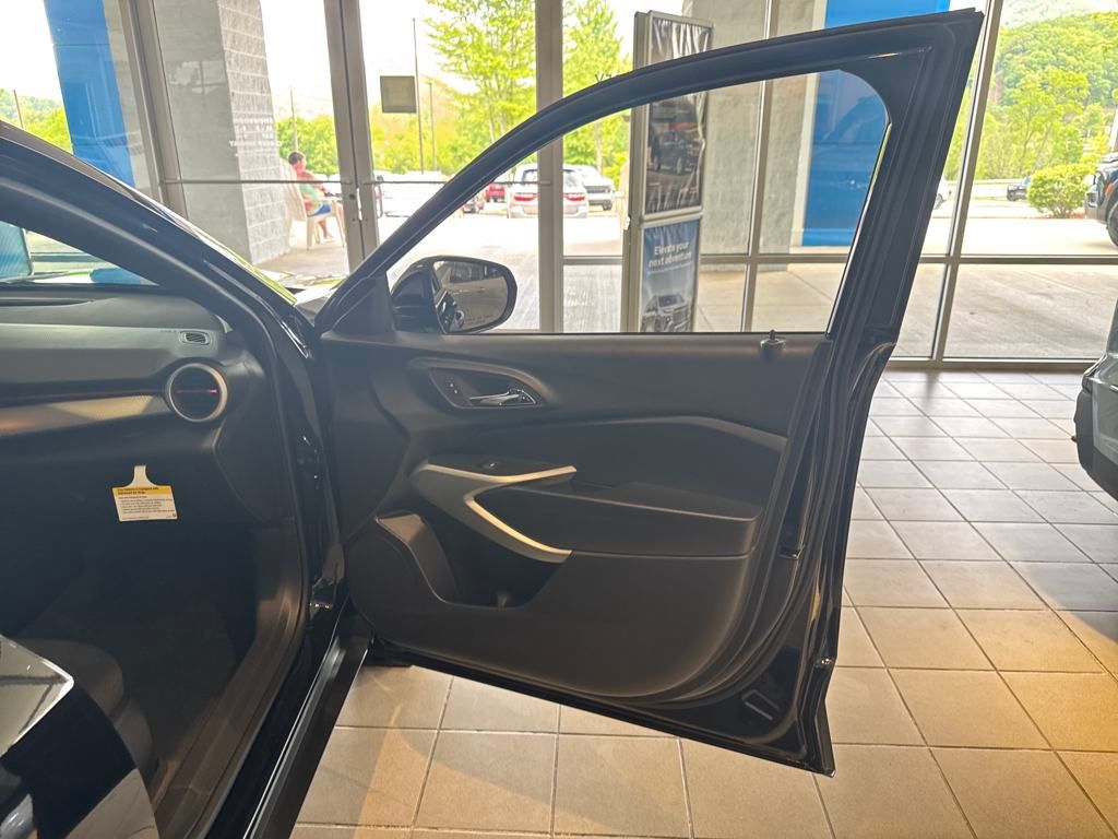 new 2025 Chevrolet Trax car, priced at $24,290
