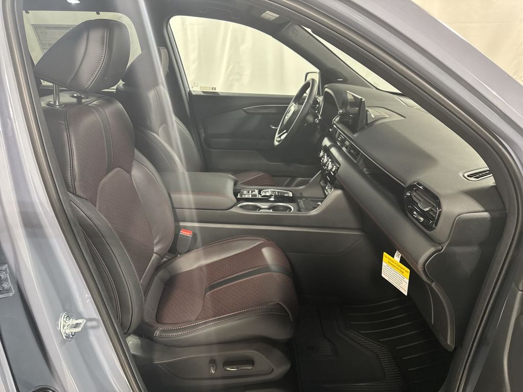 new 2025 Honda Pilot car, priced at $57,215