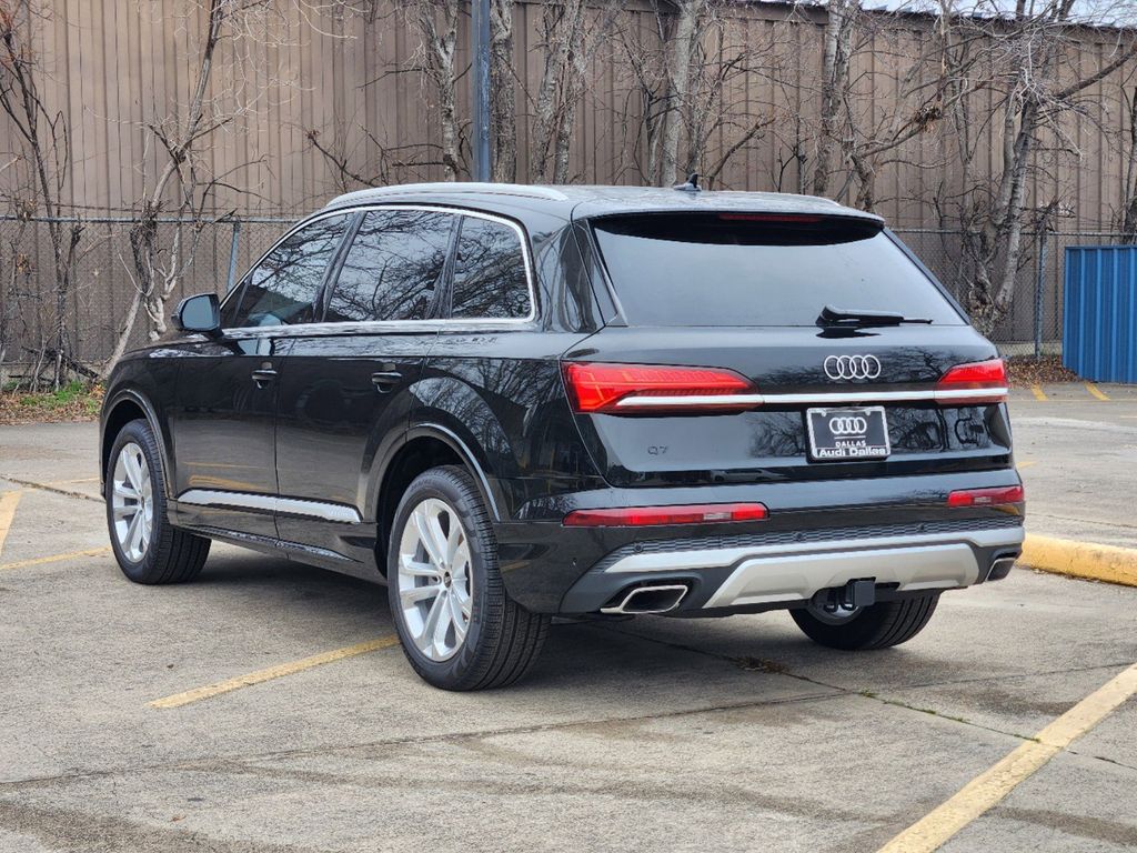 new 2025 Audi Q7 car, priced at $75,890