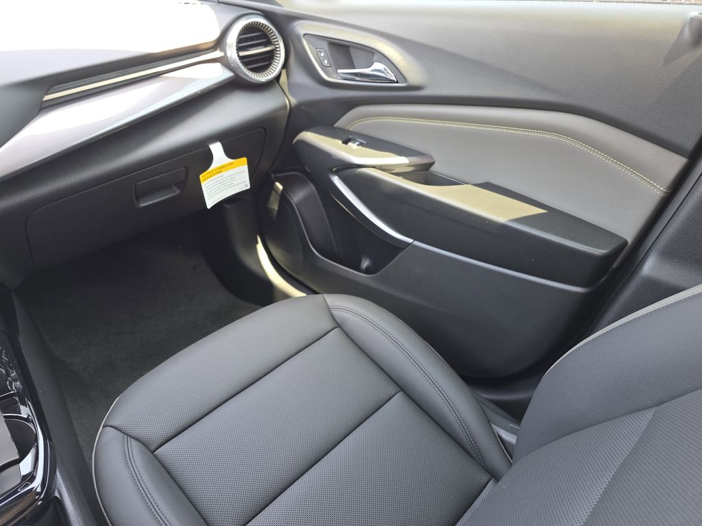 new 2025 Chevrolet Trax car, priced at $27,033