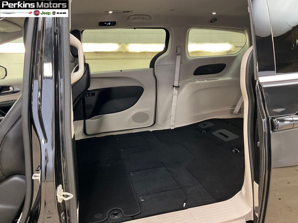 used 2024 Chrysler Pacifica car, priced at $29,492