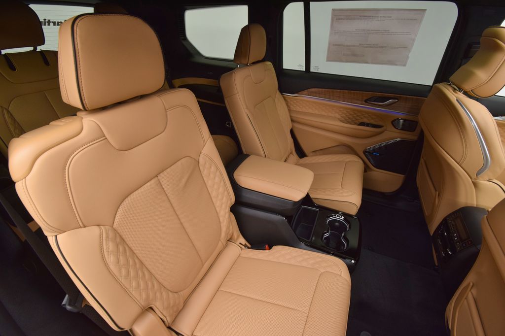 new 2025 Jeep Grand Cherokee L car, priced at $70,107