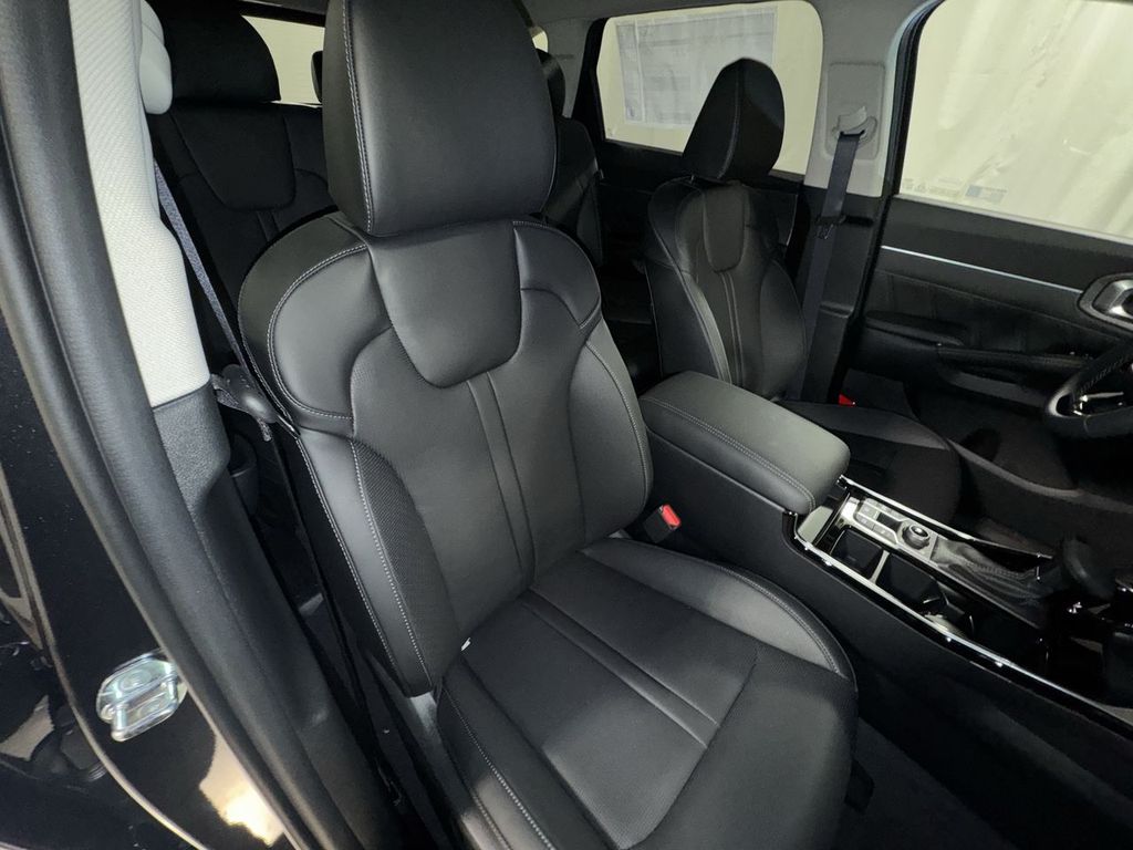 new 2025 Kia Sorento car, priced at $43,016