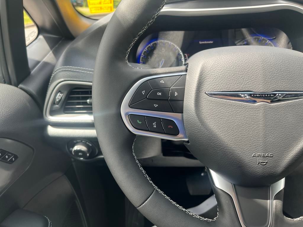 new 2025 Chrysler Pacifica car, priced at $43,527