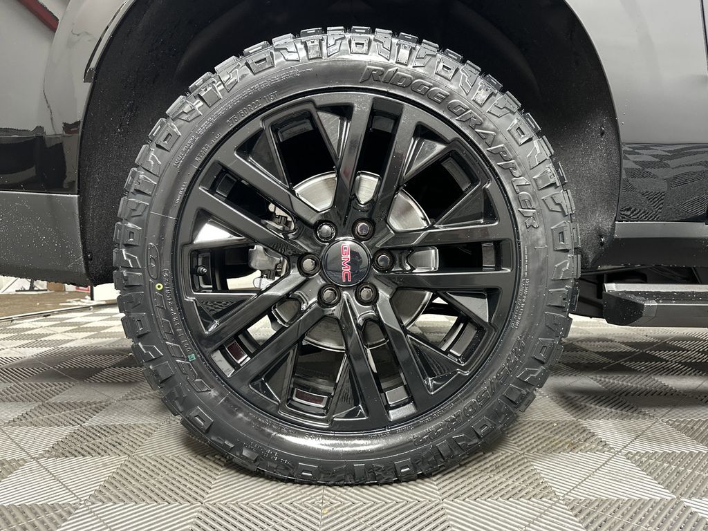 new 2025 GMC Yukon XL car, priced at $104,514