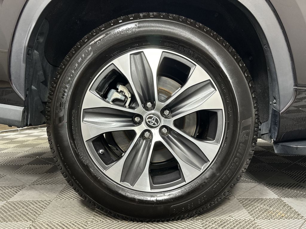 used 2022 Toyota Highlander car, priced at $34,711