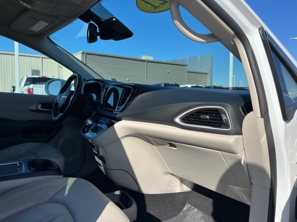 used 2021 Chrysler Pacifica car, priced at $21,000