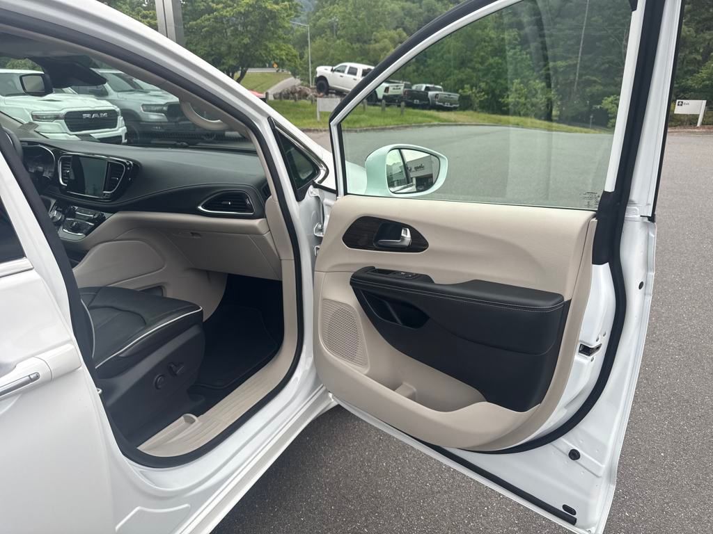 used 2021 Chrysler Pacifica car, priced at $28,000