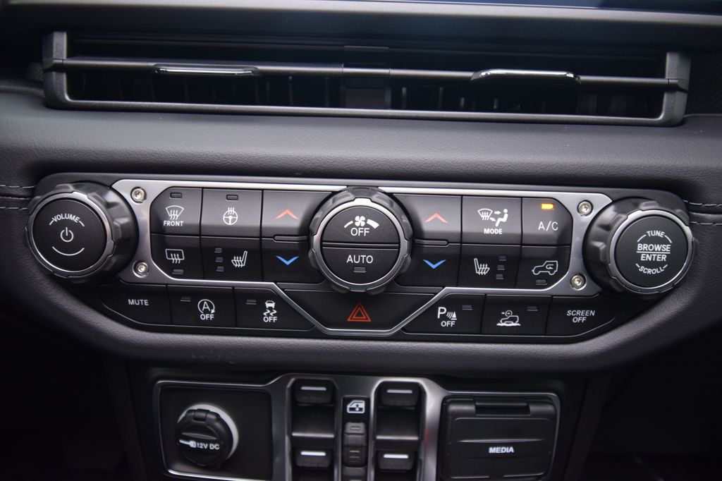 new 2025 Jeep Wrangler car, priced at $66,610