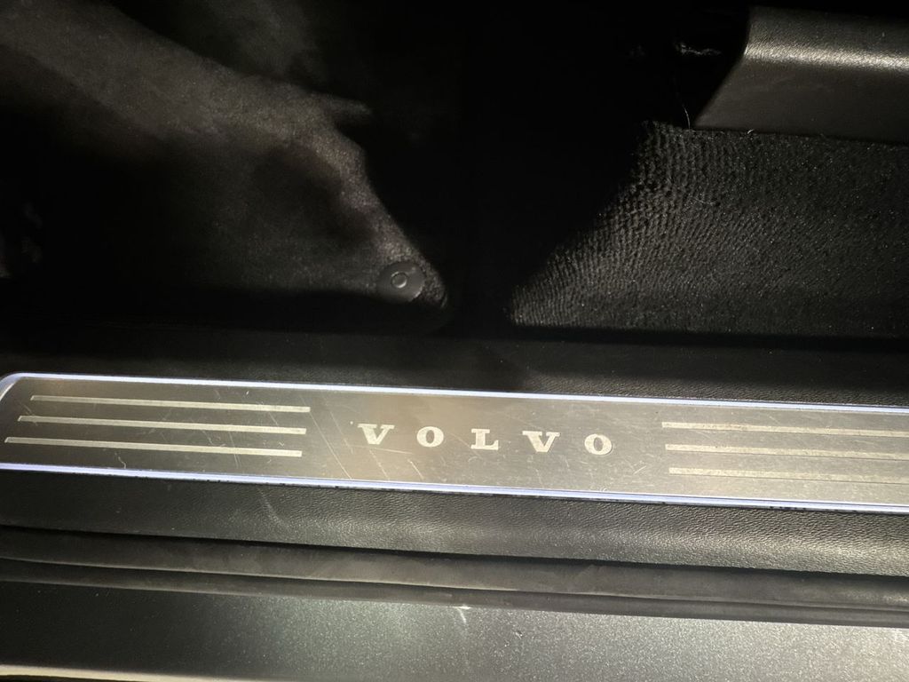used 2020 Volvo XC90 car, priced at $31,983
