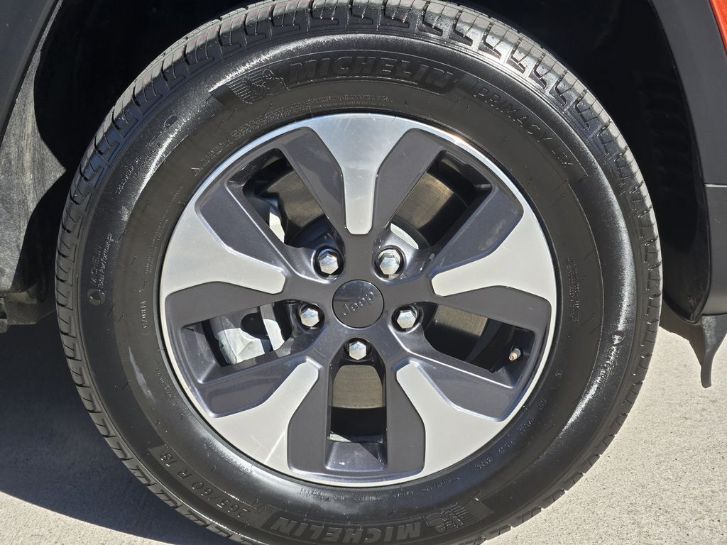 used 2022 Jeep Grand Cherokee car, priced at $24,762