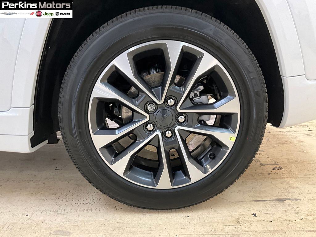 new 2025 Jeep Grand Cherokee car, priced at $59,332