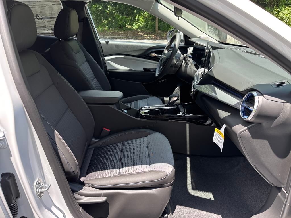 new 2025 Chevrolet Trax car, priced at $24,095