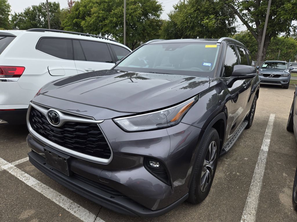 used 2022 Toyota Highlander car, priced at $33,562