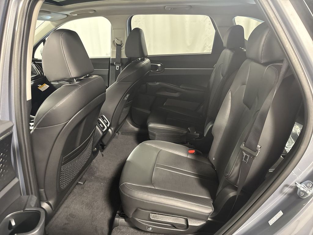 new 2025 Kia Sorento car, priced at $39,911