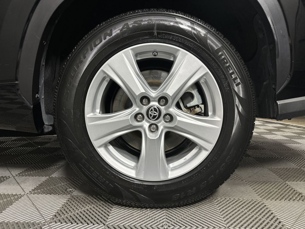 used 2023 Toyota Highlander car, priced at $33,697