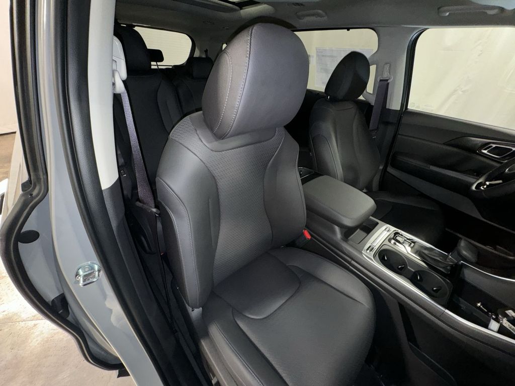 new 2025 Kia Carnival car, priced at $47,912