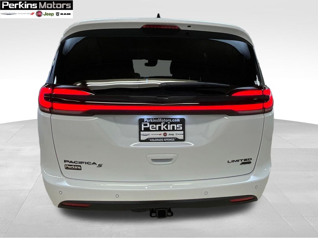 new 2025 Chrysler Pacifica car, priced at $47,352