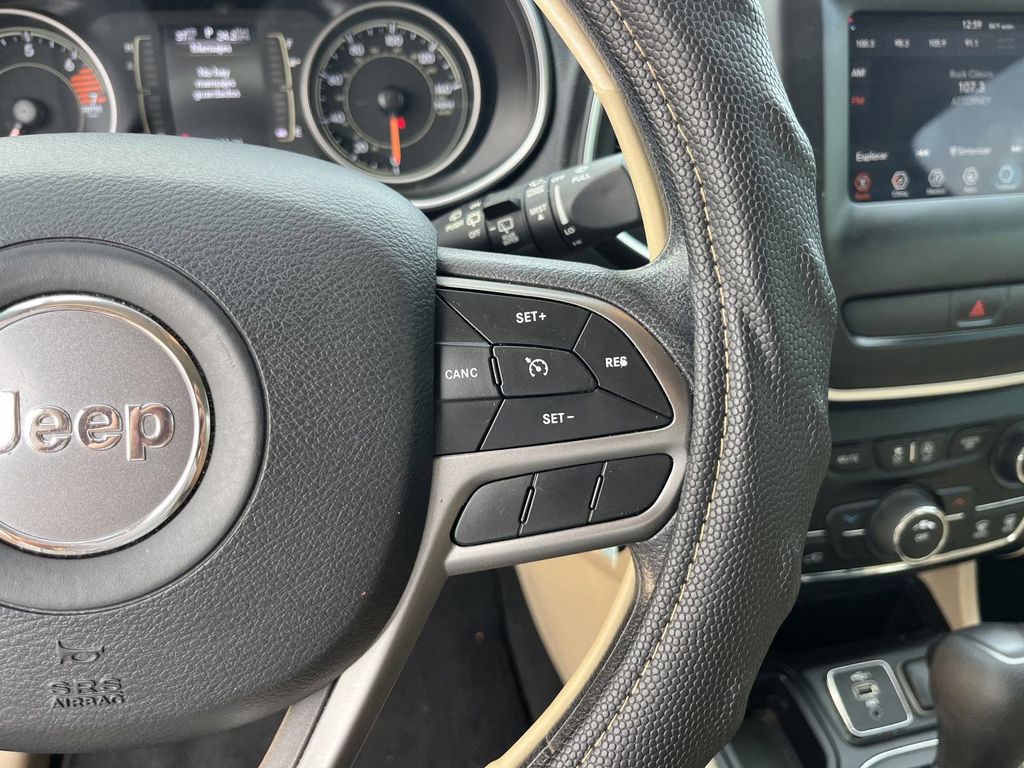 used 2019 Jeep Cherokee car, priced at $15,592