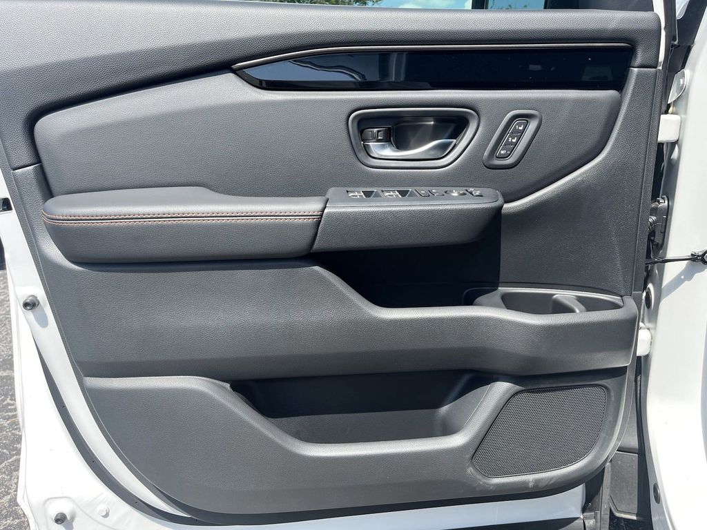new 2025 Honda Pilot car, priced at $49,296