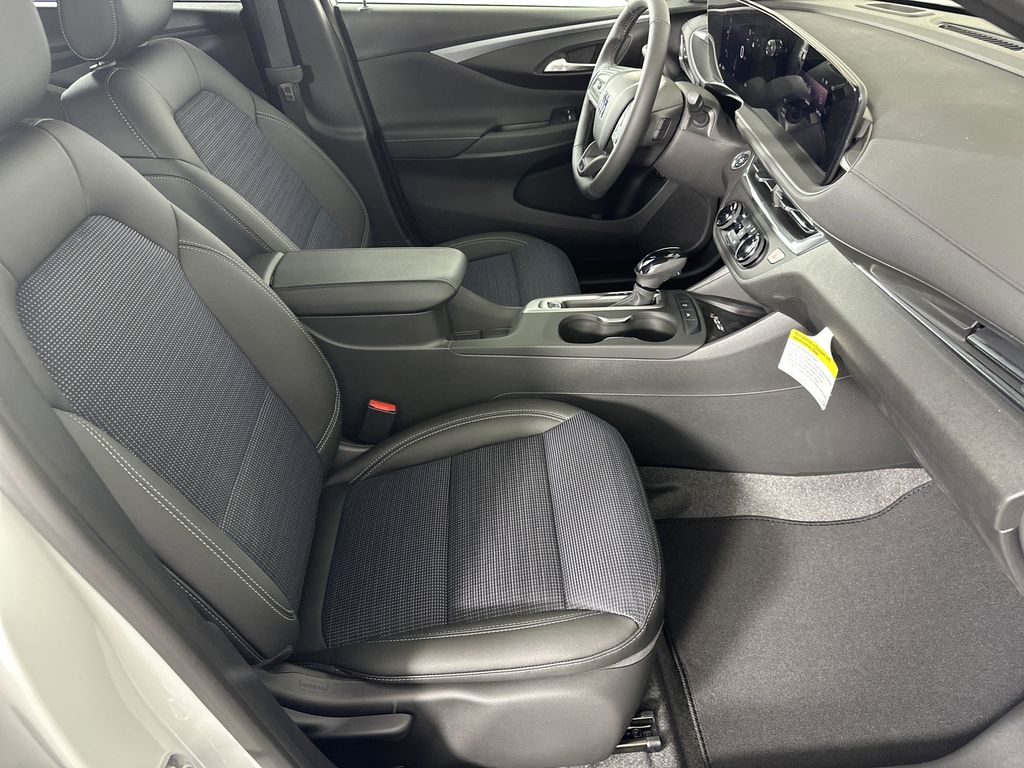 new 2025 Buick Envista car, priced at $26,880