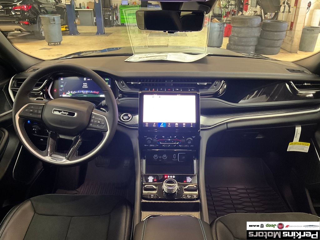 new 2025 Jeep Grand Cherokee car, priced at $66,005