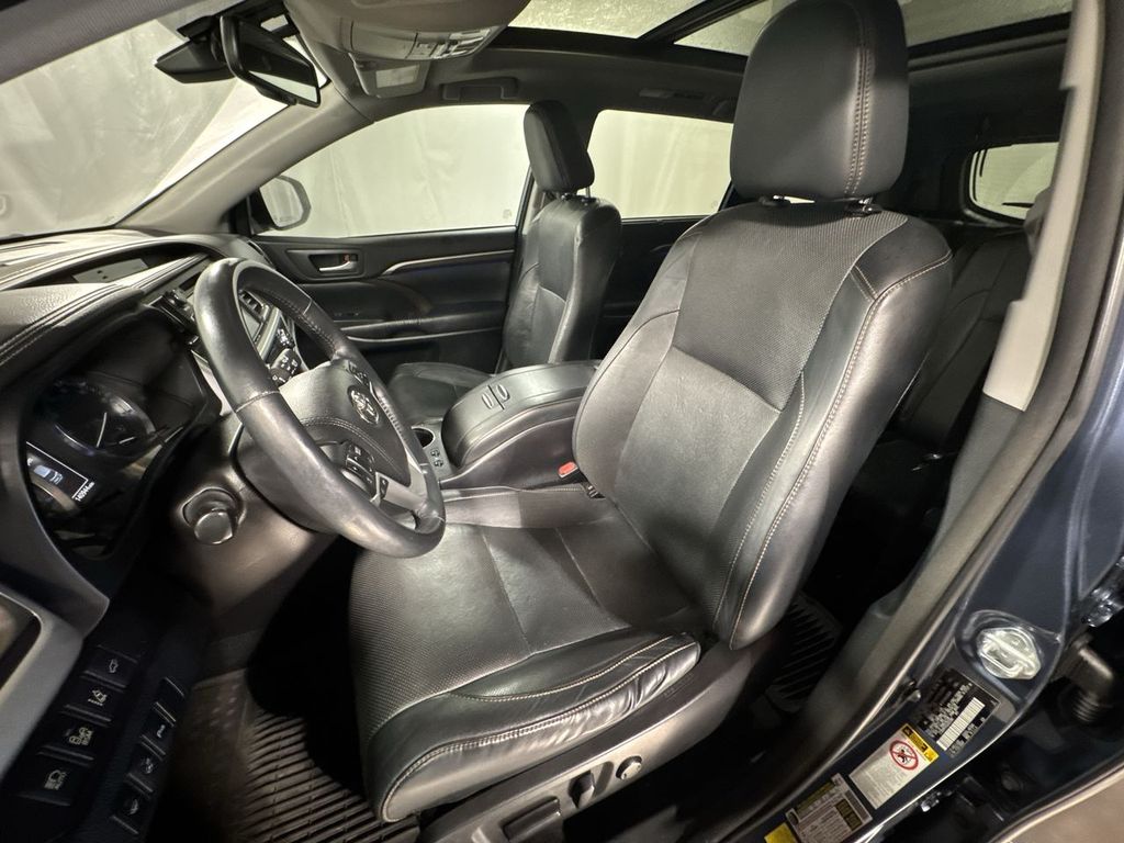 used 2016 Toyota Highlander car, priced at $19,458