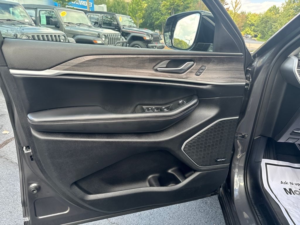 used 2021 Jeep Grand Cherokee L car, priced at $27,990