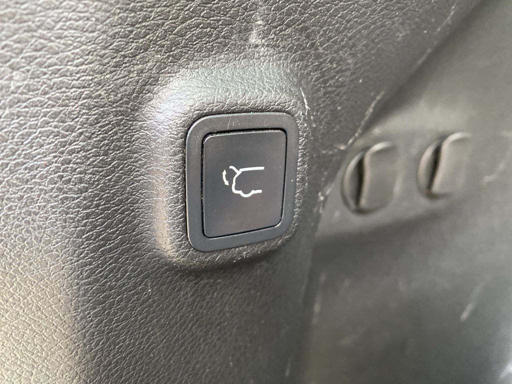 used 2019 Jeep Cherokee car, priced at $18,995