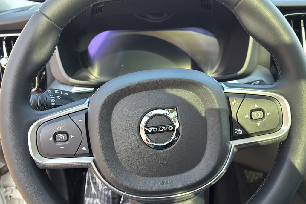 used 2023 Volvo XC60 Recharge Plug-In Hybrid car, priced at $36,400