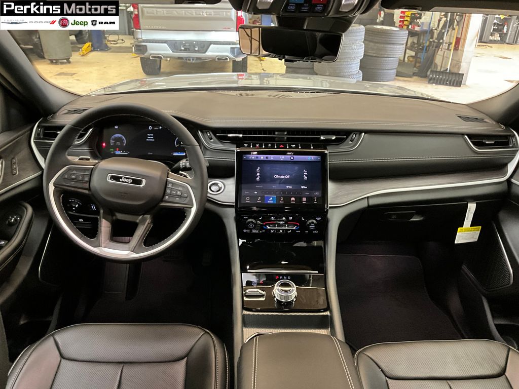 new 2025 Jeep Grand Cherokee car, priced at $45,822