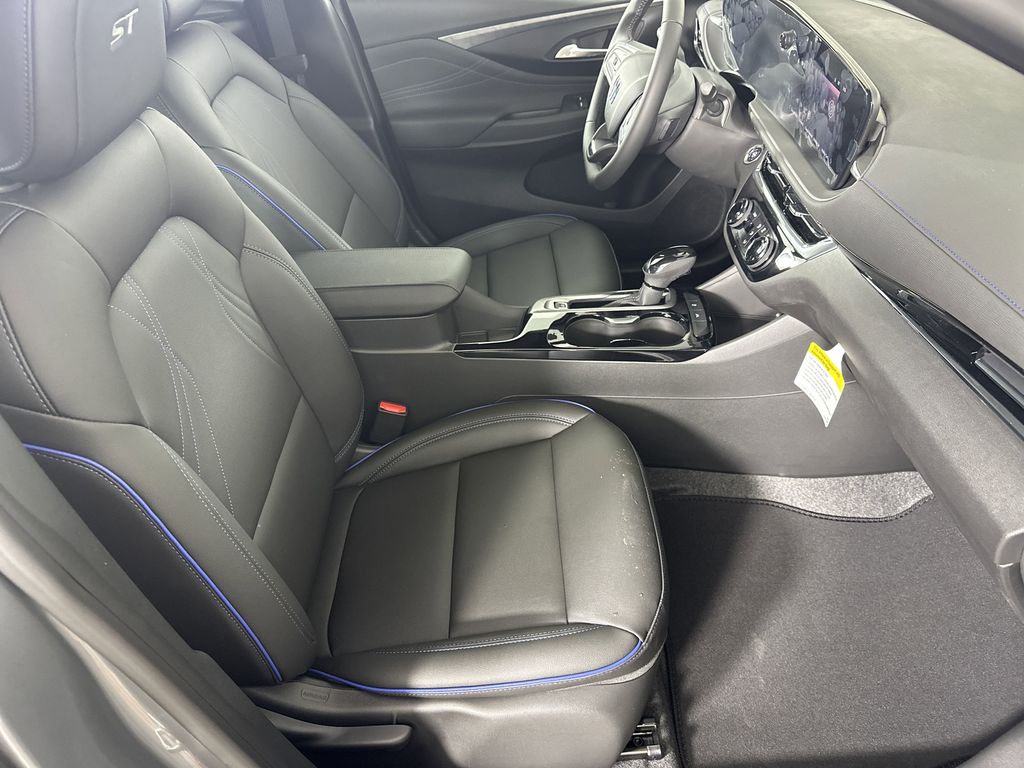 new 2025 Buick Envista car, priced at $28,080