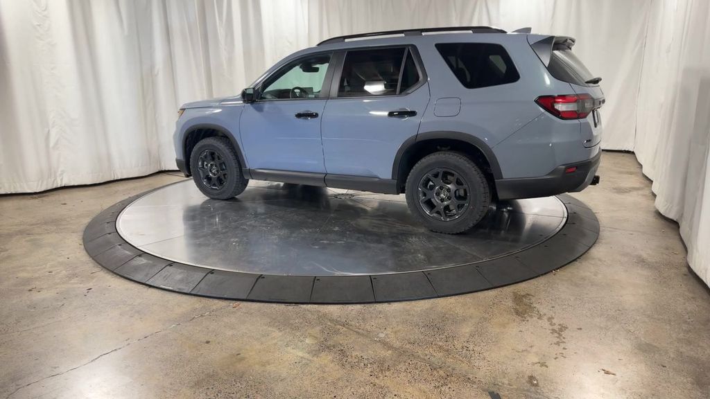 new 2025 Honda Pilot car, priced at $51,305
