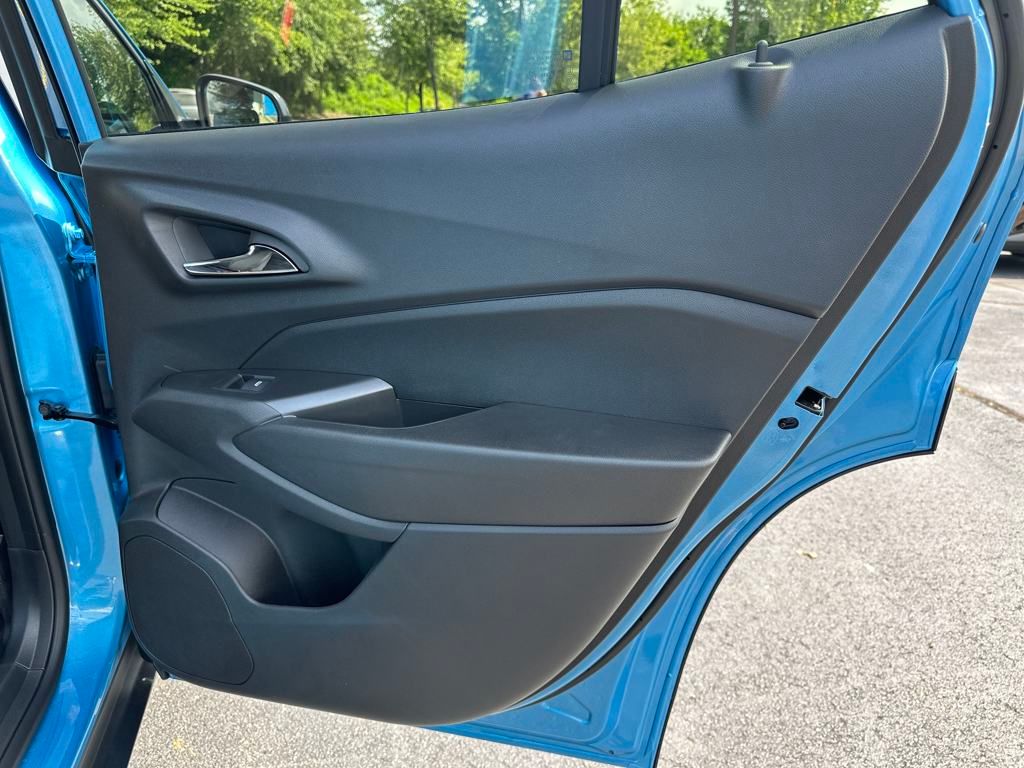 new 2025 Chevrolet Trax car, priced at $27,335