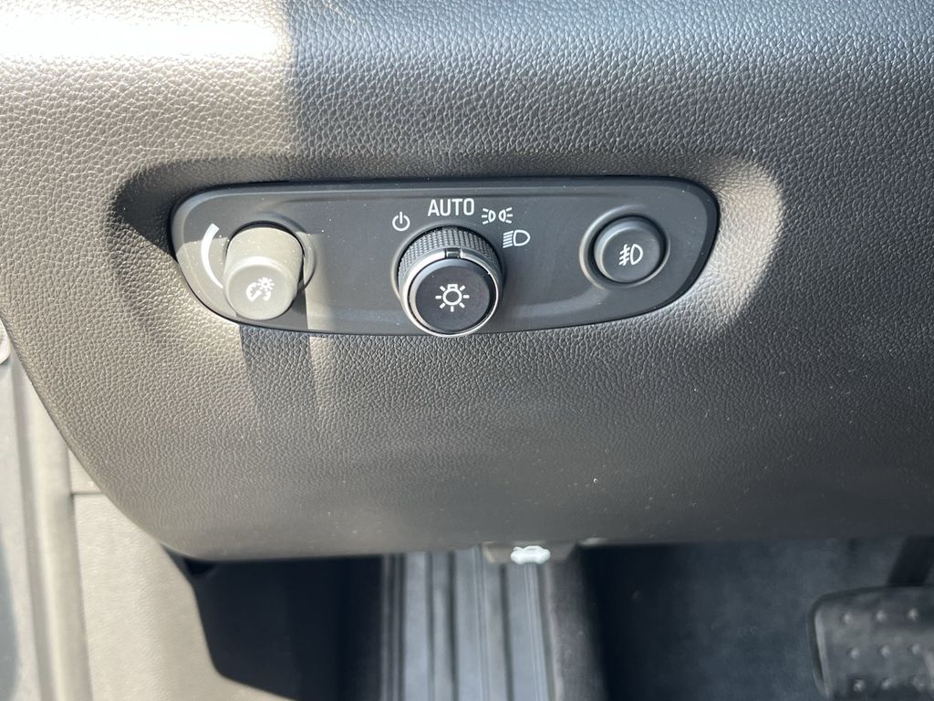 used 2021 Chevrolet Traverse car, priced at $25,477